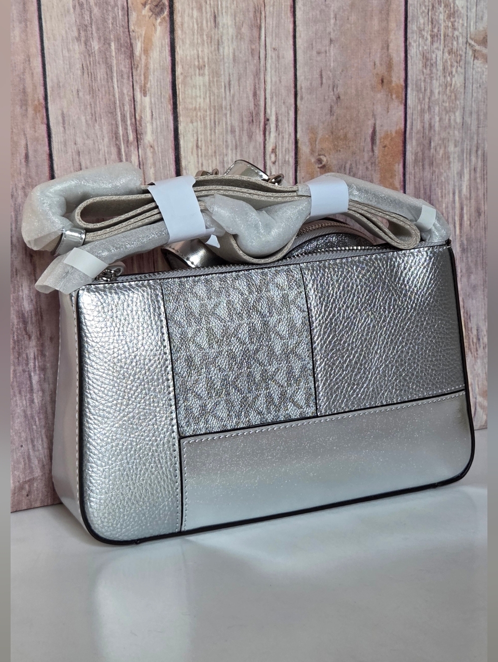 MICHAEL Michael Kors Metallic Crossbody Bag with Round Pouch & Ipod Case NWT - Picture 10 of 16